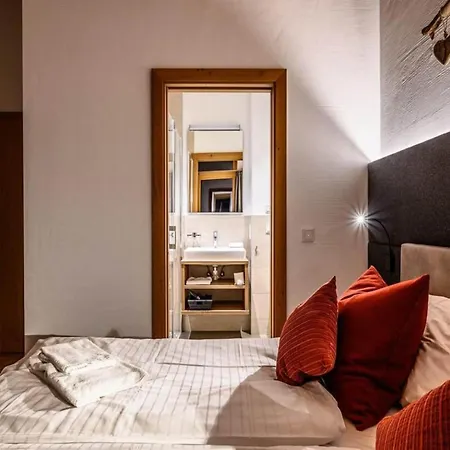 Family Escape In The Alps 샬레