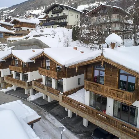 Family Escape In The Alps 샬레