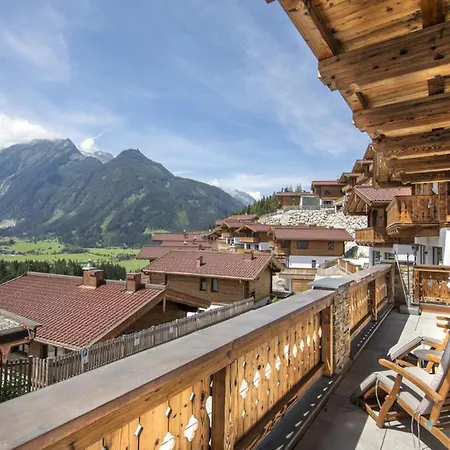 Family Escape In The Alps 샬레