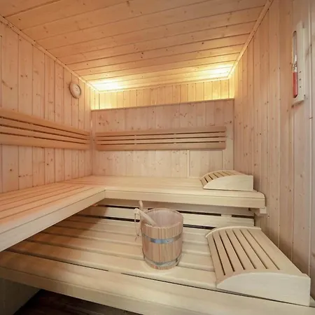 Family Escape In The Alps 샬레